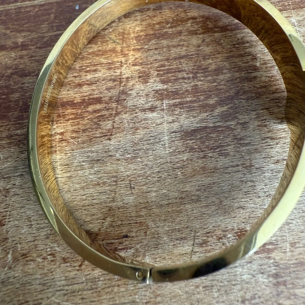 Two Gold Tone Bracelets Black Clover Leaf Clamper and Paper Clip Chain Style - Picture 6 of 11